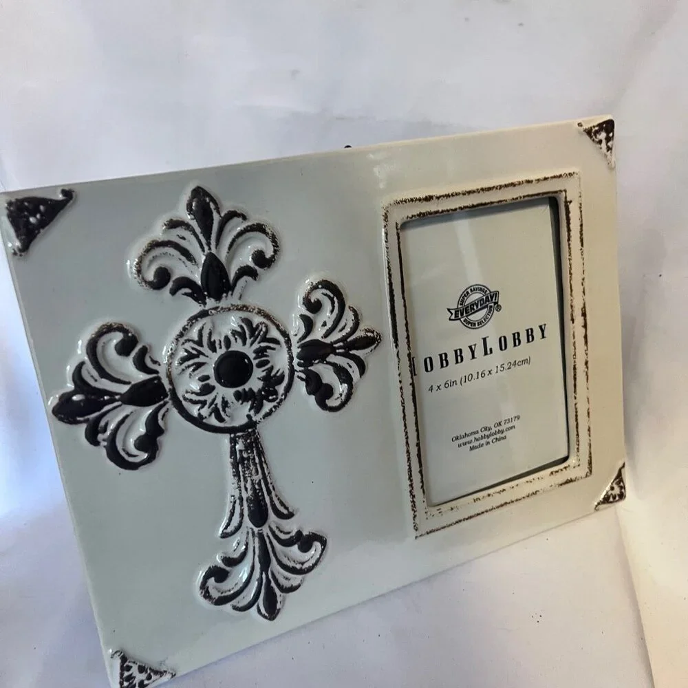 Hobby Lobby-NWT-Rustic Cross Ceramic Picture Frame (4x6) Stand Up/Hang-Cream/Br.